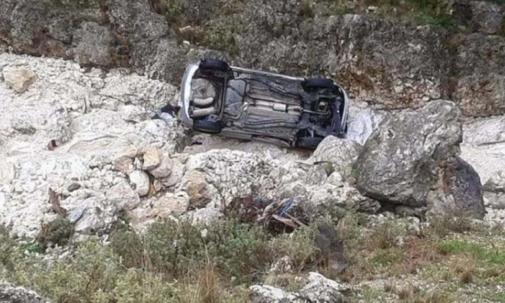"Άγιο" είχε στην Εύβοια οδηγός που έπεσε με το όχημά του σε χαράδρα